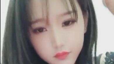 一边聊骚，一边脱衣服.